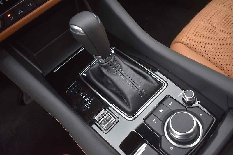 Mazda 6 se v současné generaci vyrábí již přes deset let. Stáří na ní vidět není