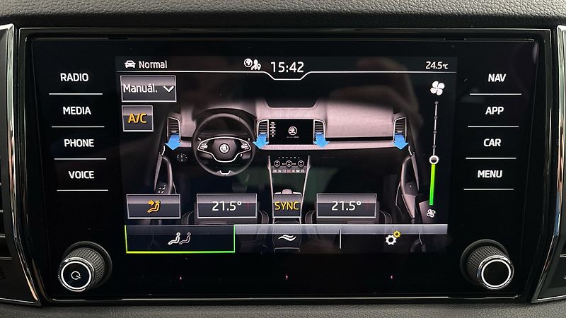 Škoda Karoq 1.5 TSI Style - fotka 25 z 27
