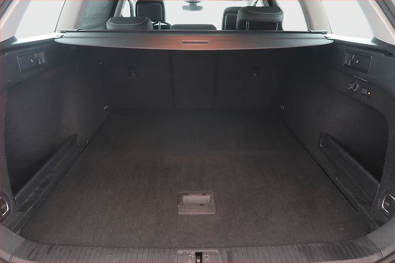 Volkswagen Passat (2020) R-Line 2.0 TDI, Automat, Kůže - fotka 14 z 18