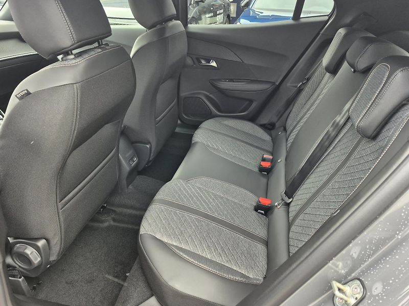 Peugeot 2008 (2026)  ALLURE Hybrid 145 e-DCS6 - fotka 9 z 22
