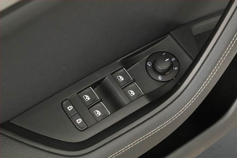 Škoda Superb (2019) Ambition 2.0 TDI, 4X4 - fotka 16 z 16