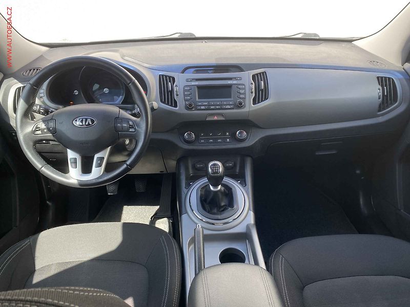 Kia Sportage (2015) 1.6 GDi, AC, výhřev sed - fotka 8 z 14