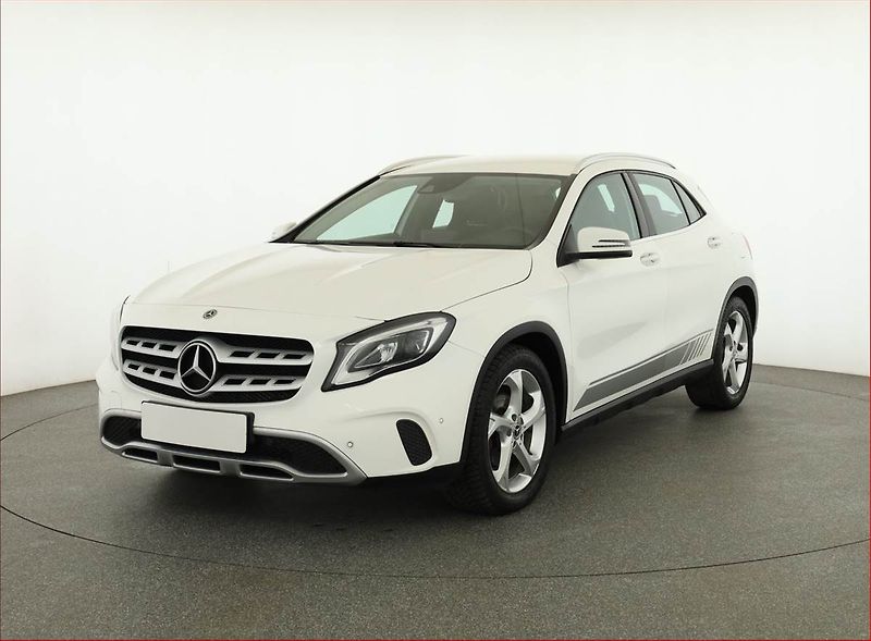 Mercedes-Benz GLA (2019) 200 d 4MATIC, 4X4 - fotka 2 z 19