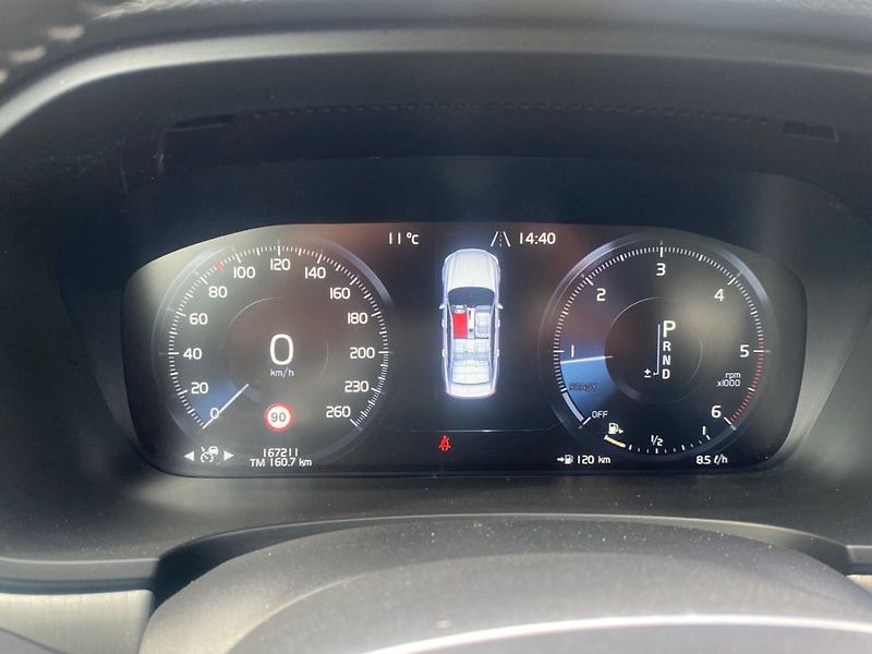 Volvo S90 (2018) 2,0 D4 Inscription-aut.(140kW) - fotka 13 z 27