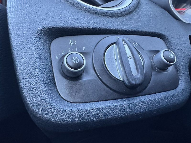 Ford Fiesta (2011) 1.6i Titanium Digi Klima WP - fotka 8 z 50