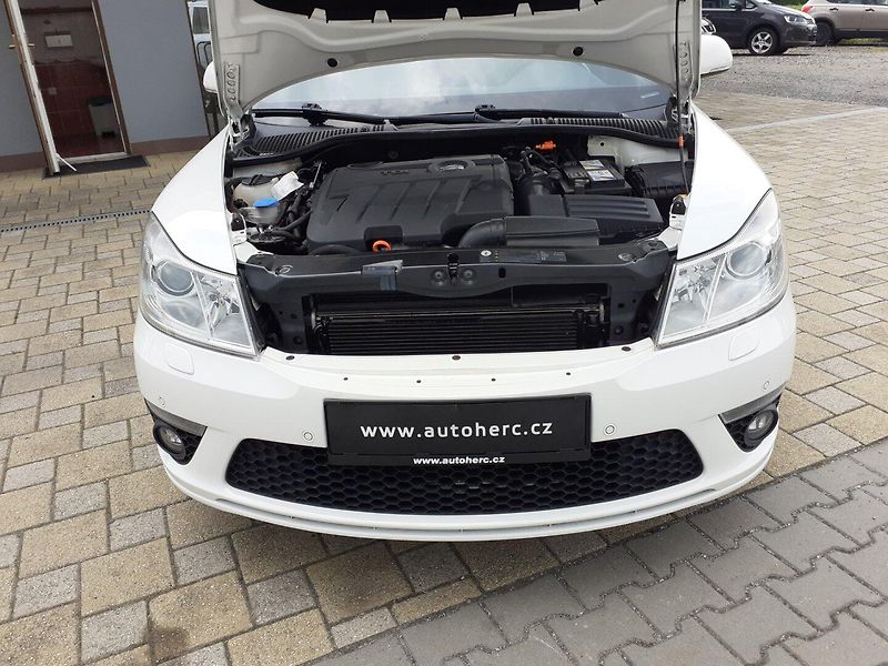 Škoda Octavia (2011) KOMBI 2.0 TDi RS - fotka 20 z 26