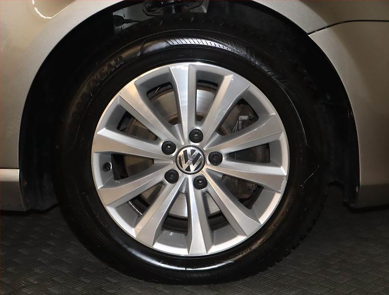 Volkswagen Passat (2014) 2.0 TDI, Automat, Serv.kniha - fotka 15 z 18