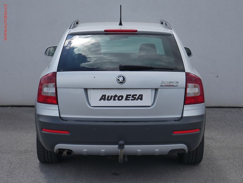 Škoda Octavia (2013) 2.0 TDI 4x4, ČR, Bixenon, AC - fotka 5 z 24