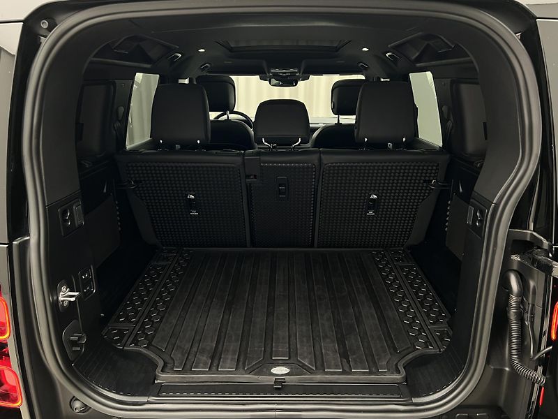 Land Rover Defender 110 D250 X-DYNAMIC HSE 1. maj - fotka 5 z 57