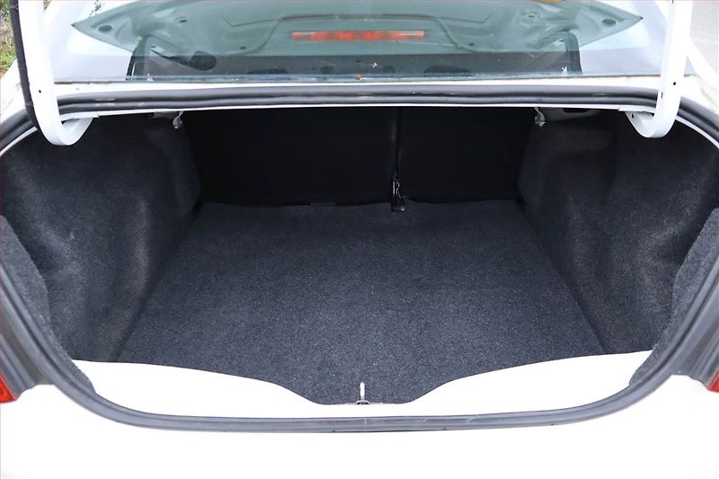 Peugeot 301 (2014) 1.2 VTi, Automat, Serv.kniha - fotka 14 z 17