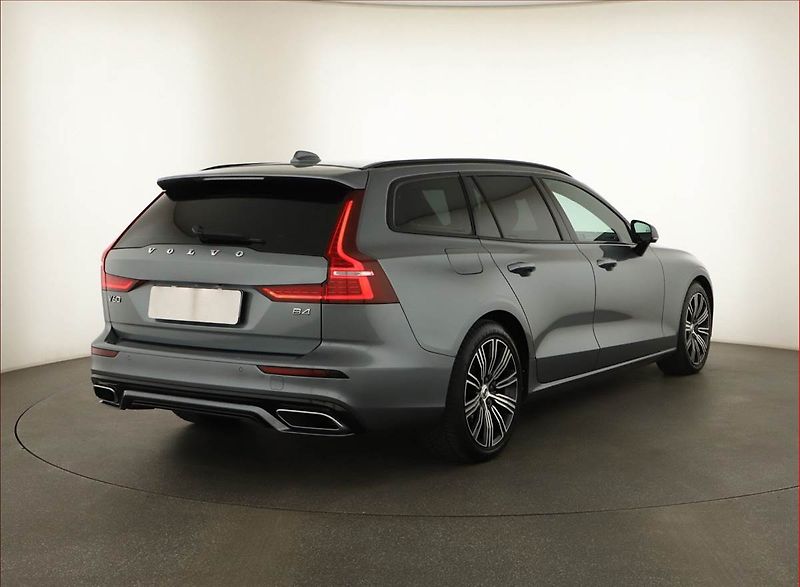 Volvo V60 (2021) R-Design B4 - fotka 5 z 29