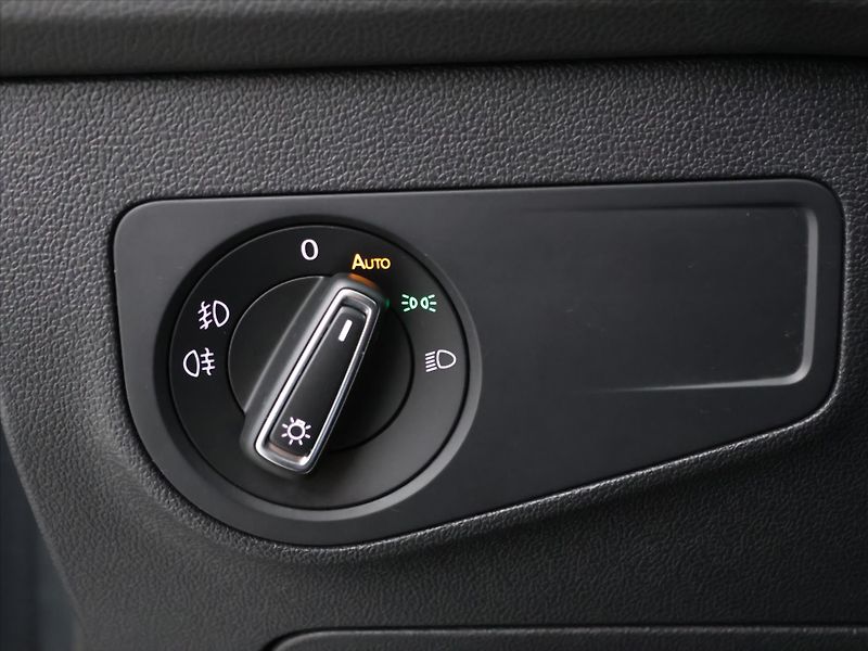 Volkswagen Tiguan 2,0 TDI 110kW DSG R-line DPH - fotka 16 z 32
