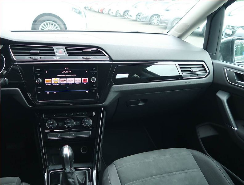 Volkswagen Touran (2018) Highline 1.8 TSI, Automat - fotka 8 z 18