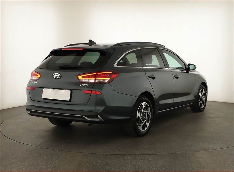 Hyundai i30 (2025) Style 1.0 T-GDI - fotka 5 z 16