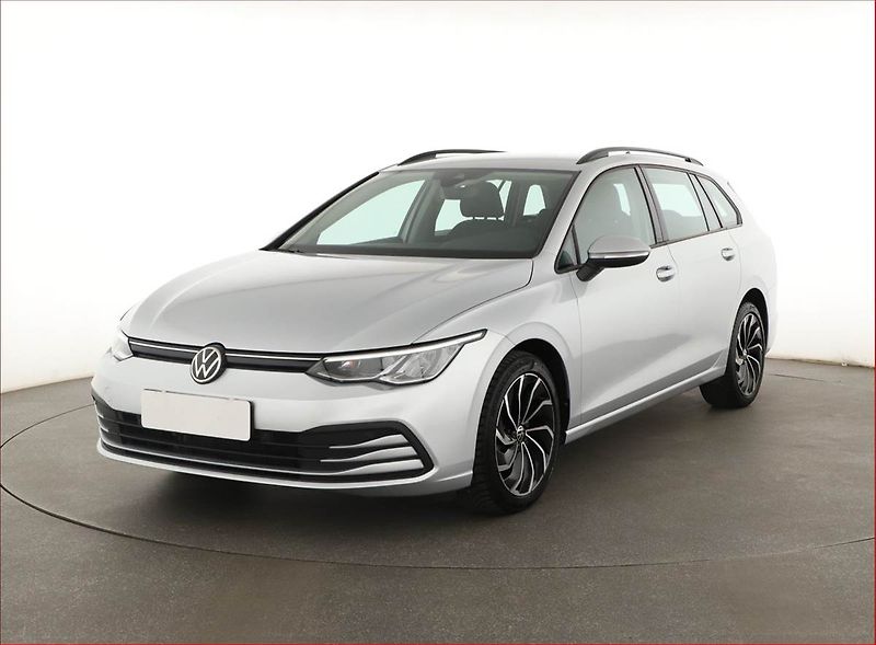 Volkswagen Golf (2021) Life 1.0 TSI, ČR,1.maj - fotka 2 z 18