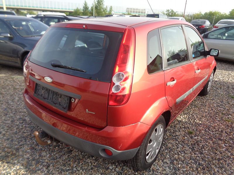 Ford Fiesta 1,3 - fotka 6 z 12