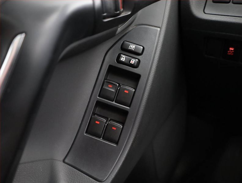 Toyota Verso (2015) 1.6 D-4D, Serv.kniha, Xenony - fotka 11 z 18