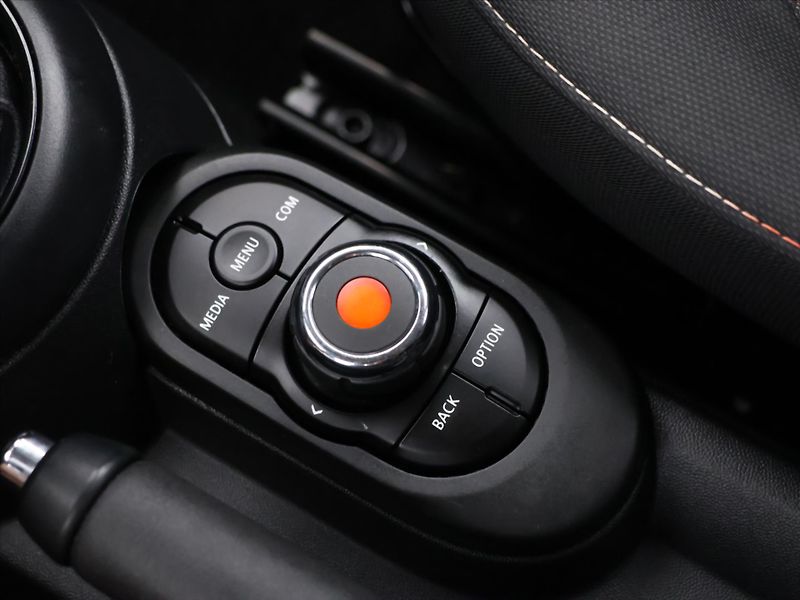 Mini Cooper 1,5 100kW CZ DPH Klima,Tempo - fotka 18 z 26