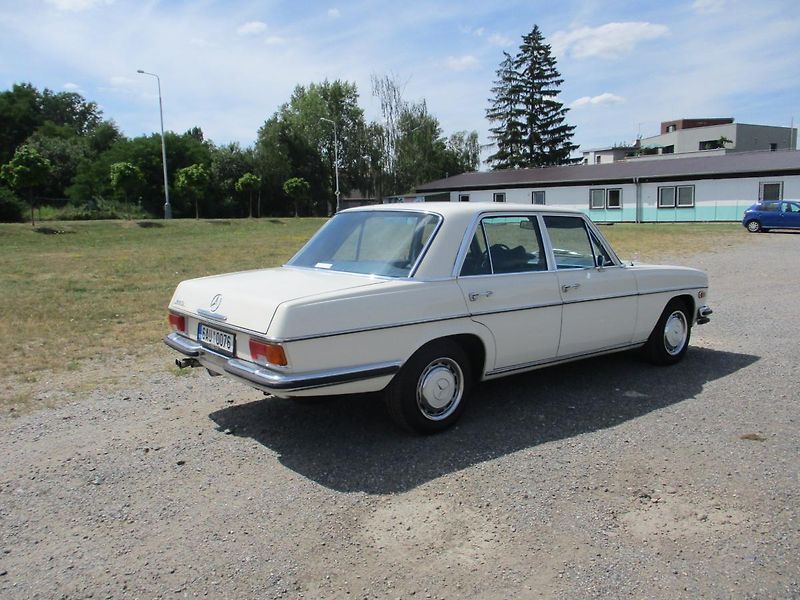 Mercedes-Benz 280 (1972) W114 - fotka 6 z 24