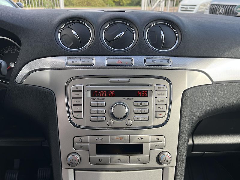 Ford Galaxy (2008) 2.0 Benzin 107 KW 7 míst - fotka 13 z 24