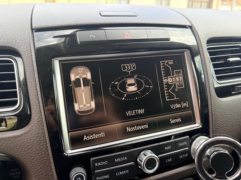 Volkswagen Touareg 3.0TDI V6 DSG 4x4 VZDUCH - fotka 46 z 56
