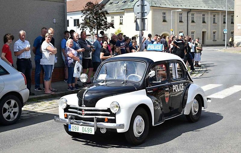 Nablýskaní veteráni projížděli v sobotu celým jihem Prostějovska. Konala se zde tradiční Veterán rallye. 17.6. 2023