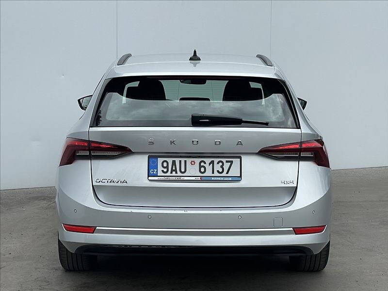 Škoda Octavia 2,0 TDI 4x4 DSG Ambi Plus TZ - fotka 24 z 24