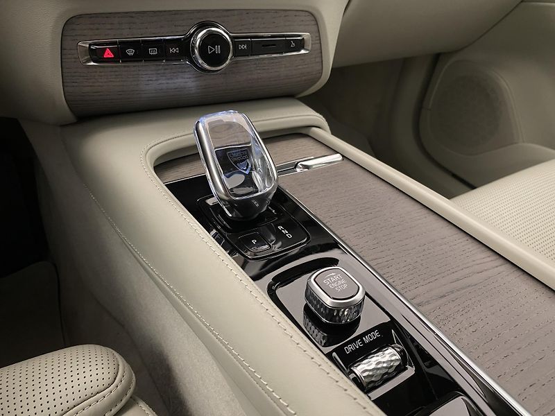 Volvo XC90 B5 AWD INSCRIPTION REZERVACE - fotka 26 z 54