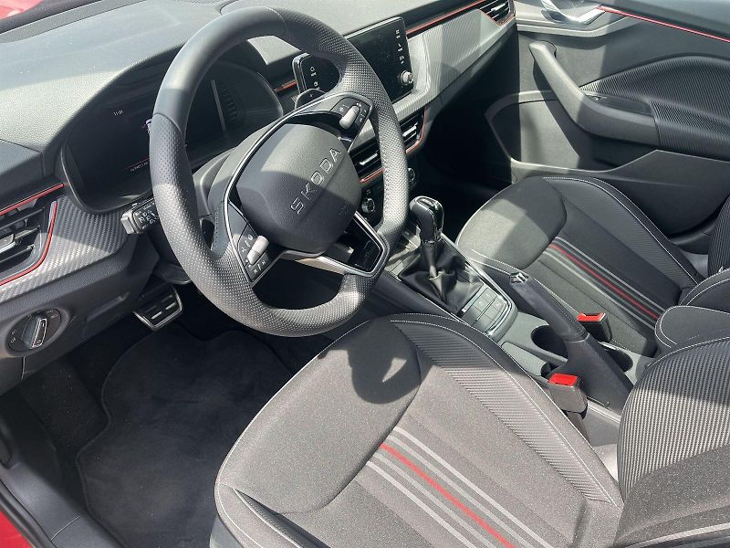 Škoda Kamiq (2025) 1,5 TSI 110 kW DSG MONTE CARLO - fotka 9 z 24