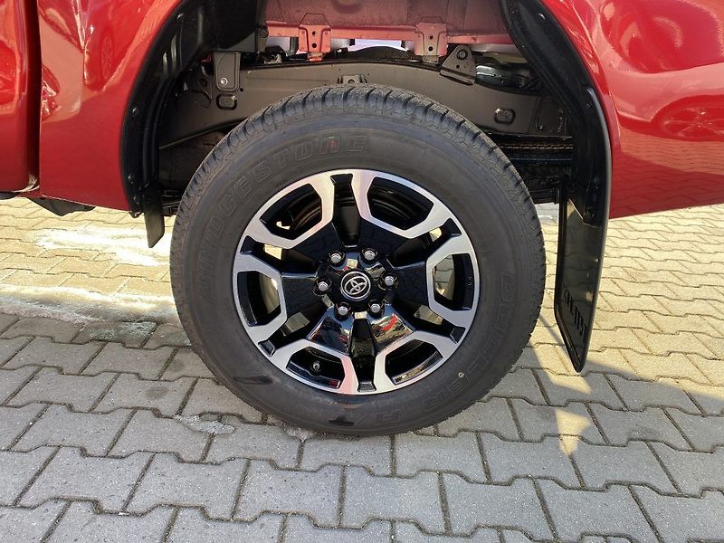 Toyota Hilux 2,8 Diesel 6AT Executive - fotka 8 z 24
