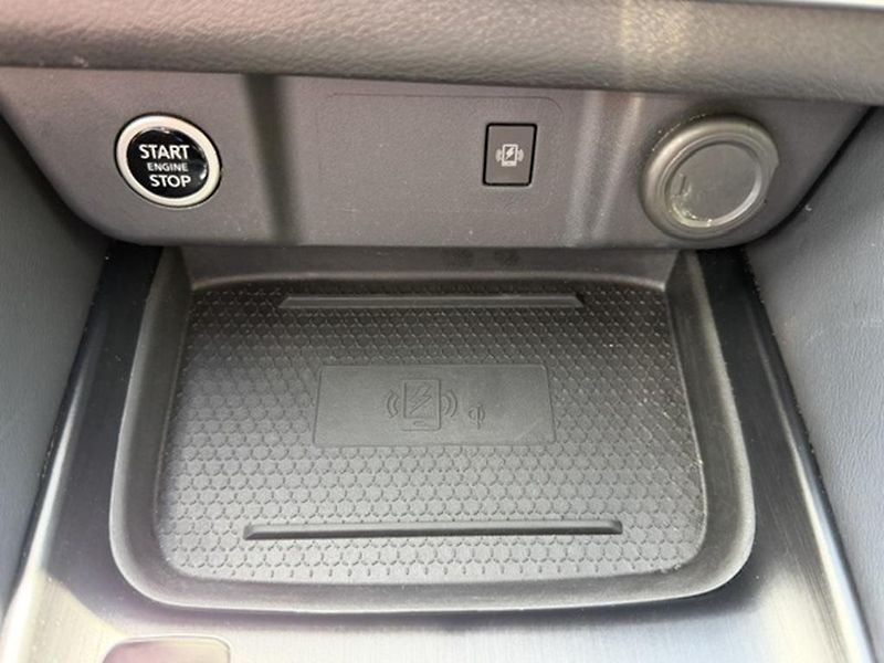 Nissan Qashqai 1.3 DIG-T 116kw Automat - fotka 30 z 43