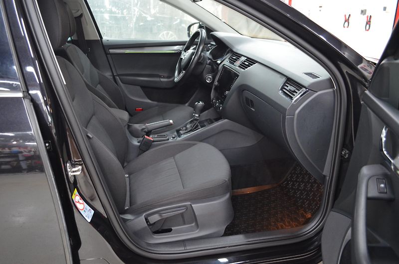 Škoda Octavia (2017) III.Style 1,8, DPH, DSG,180Ps - fotka 7 z 24