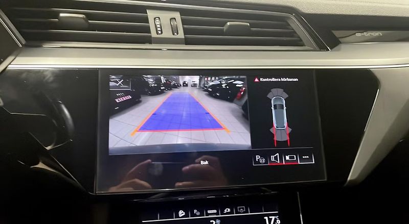 Audi Q8 e-tron 50 Q Kamera Ambient Vzduch LED - fotka 9 z 14