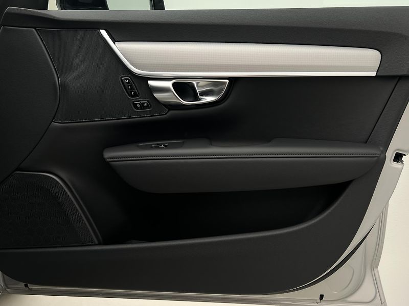 Volvo V90 T6 AWD RECHARGE PLUS REZERVACE - fotka 44 z 45