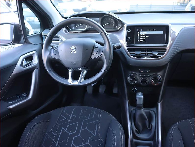 Peugeot 2008 (2013) 1.2 VTi, Serv.kniha, Navi - fotka 7 z 17