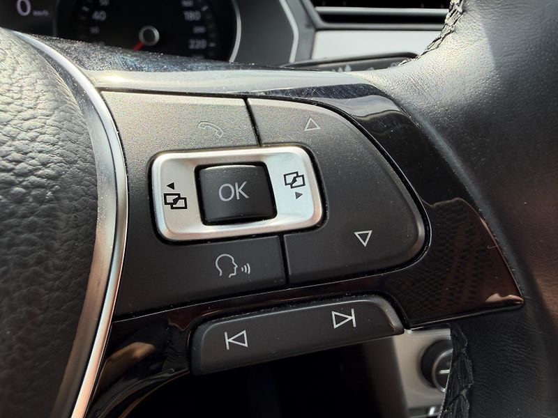 Volkswagen Passat 2.0 TDI MASÁŽ NAVIGACE 2X KOLA - fotka 19 z 40