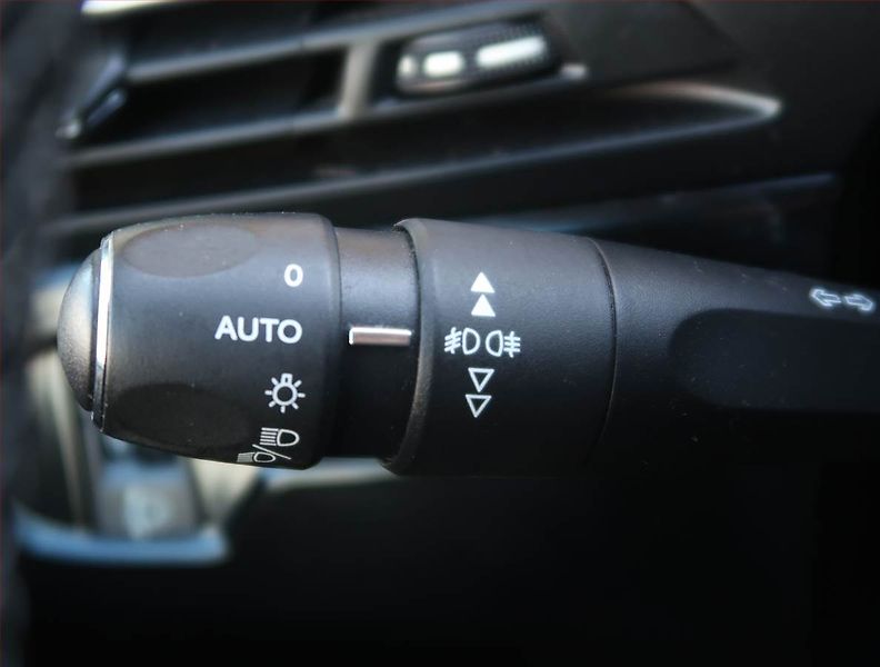 Citroën C4 Picasso (2016) 1.6 BlueHDi, 7 míst - fotka 16 z 21