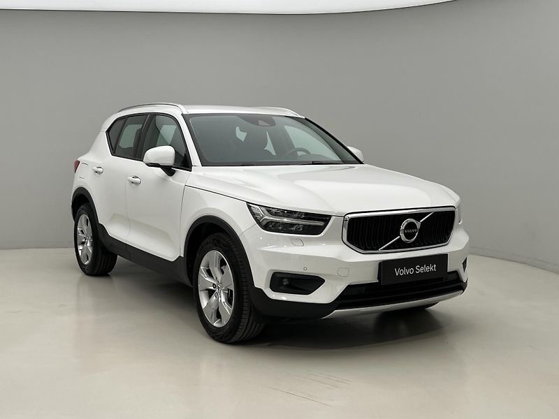 Volvo XC40 T3 MOMENTUM AUT 1. maj. - fotka 8 z 45