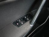 Volkswagen Golf (2015) Comfortline 2.0 TDI - náhled 21
