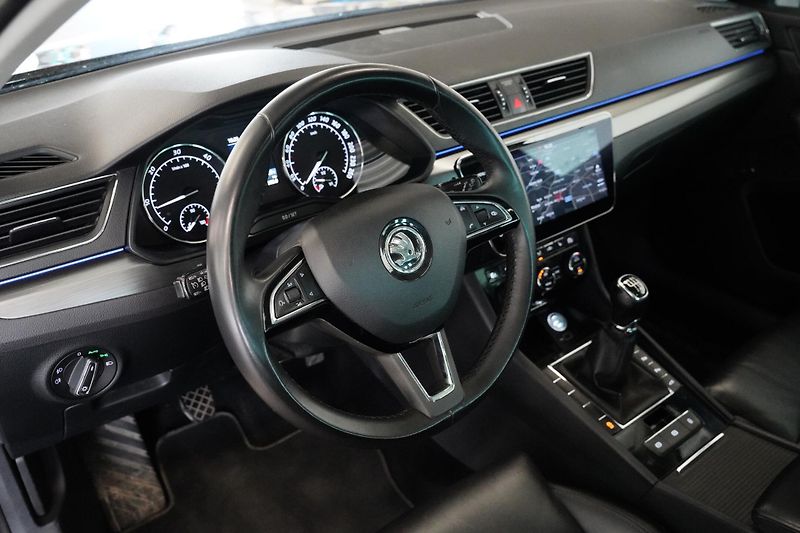 Škoda Superb - fotka 13 z 30