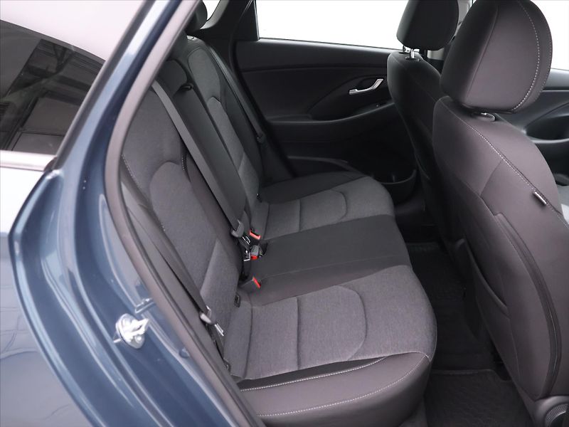Hyundai i30 1,0 T-GDI 88kW DCT Smart CZ - fotka 12 z 32