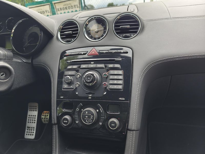 Peugeot RCZ 2.0 Hdi 120 Kw - fotka 23 z 27