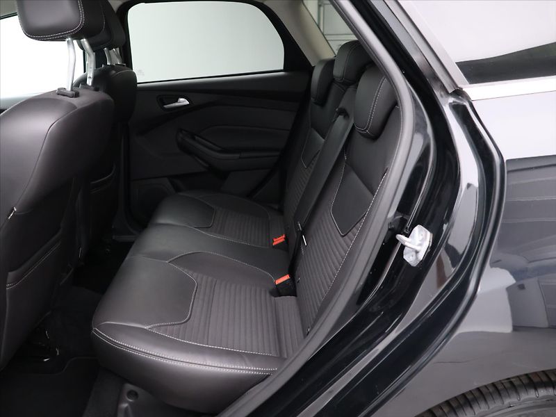 Ford Focus 1.5 TDCI 88kW Aut. Klima Navi - fotka 14 z 31