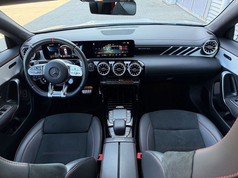 Mercedes-Benz CLA 35 AMG 4MATIC Premium - fotka 16 z 40