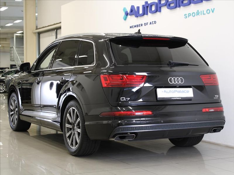 Audi Q7 3,0 TDi 200kW S-line MATRIX - fotka 3 z 24