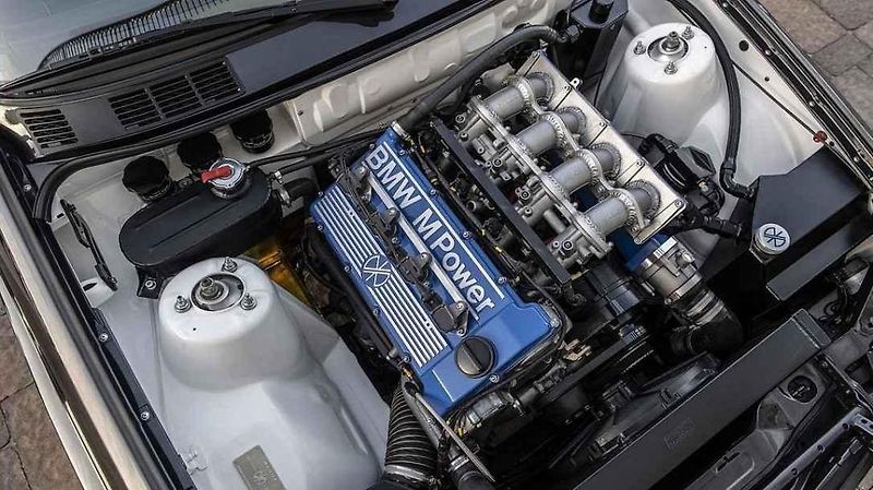 BMW M3 E30 by Redux