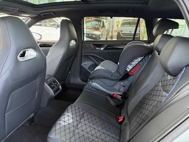 Volkswagen Passat (2024) R-line - fotka 15 z 22