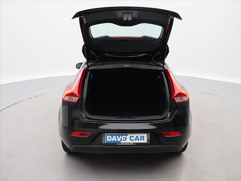 Volvo V40 2,0 D2 Automat Momentum DPH - fotka 9 z 25