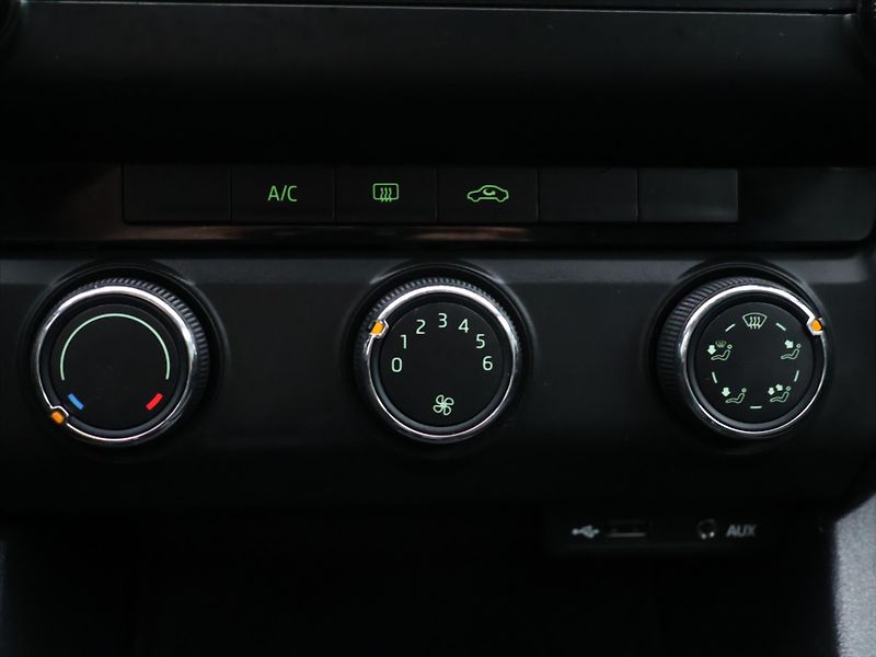 Škoda Octavia 1,6 TDI CZ Klimatizace DPH - fotka 17 z 25