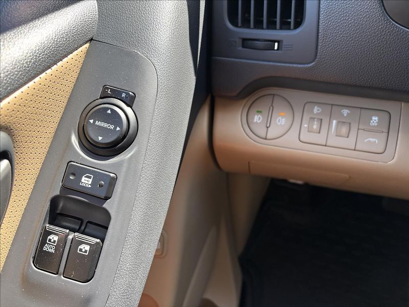 Hyundai H 1 2,5   Tour 8 míst - fotka 20 z 20